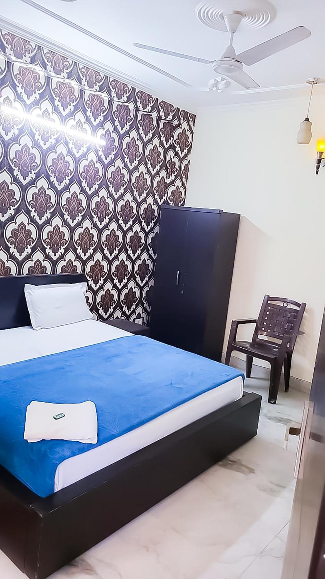 Deluxe Room In Cr Park Ню Делхи Екстериор снимка