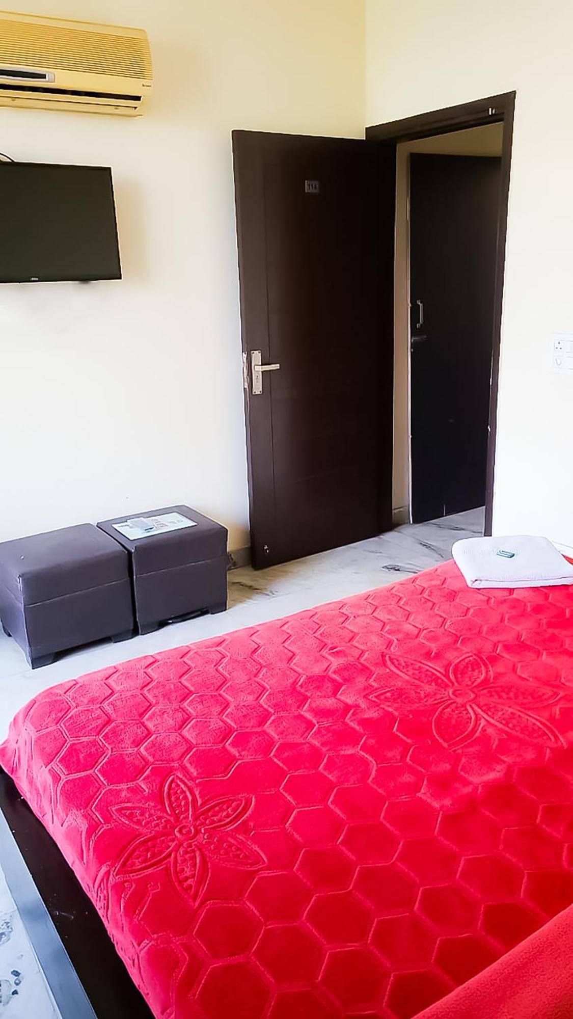 Deluxe Room In Cr Park Ню Делхи Екстериор снимка