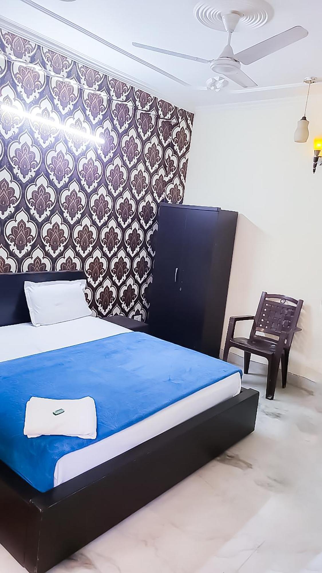 Deluxe Room In Cr Park Ню Делхи Екстериор снимка
