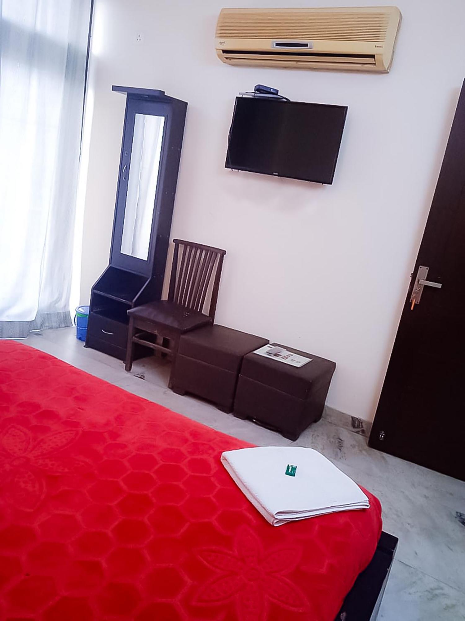 Deluxe Room In Cr Park Ню Делхи Екстериор снимка